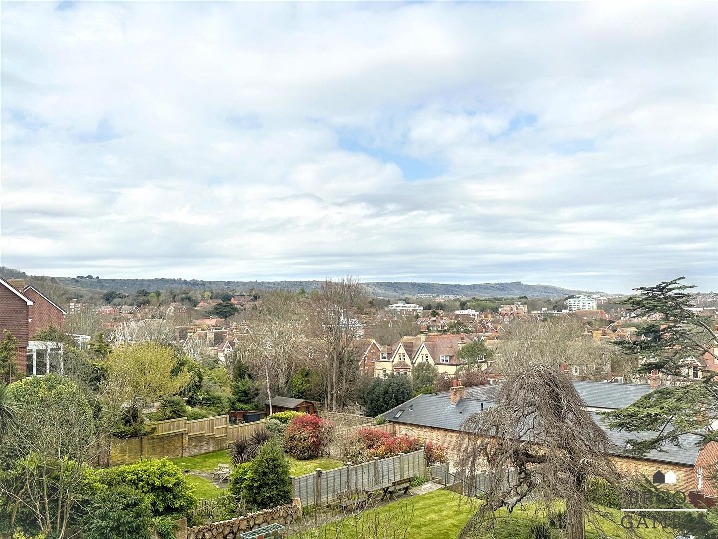 3 Bedroom Flat. St. Johns Road in Eastbourne,  20